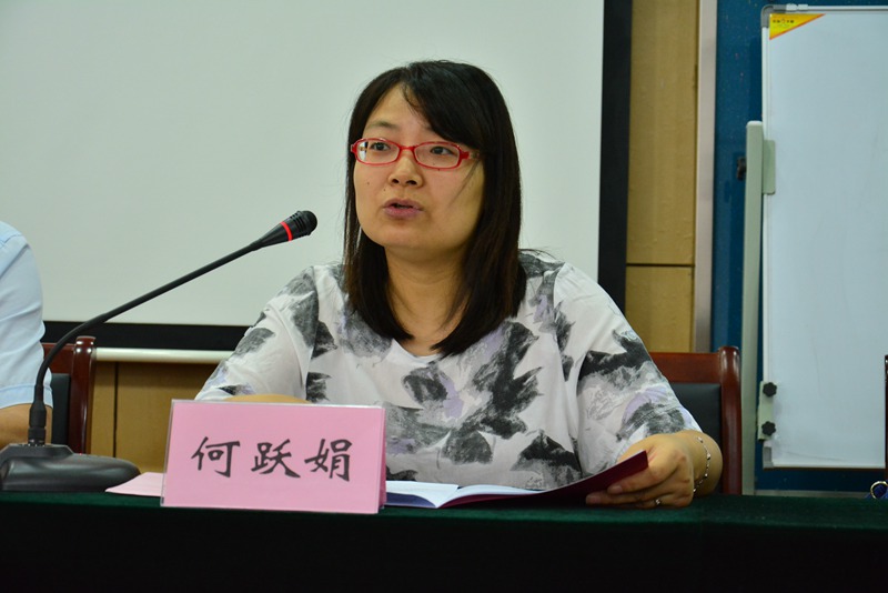江苏省滨海中学的戴昊老师代表学员发言,表示将珍惜这次培训机会,全身